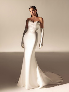 LUNEL Elegant Wedding Dress - Sheath Chapel Train Sweetheart Neckline with Lace Detail Bridal Gown