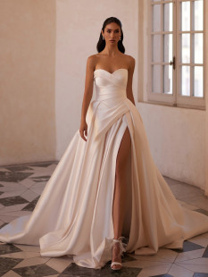 ELIZABETH Modern Couture Brautkleid in A Linie mit Beinschlitz Korsagenoberteil und Skulpturalem Herzförmigem Ausschnitt