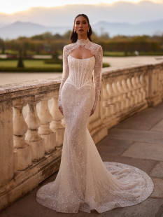 ESTER Romantyczna Suknia Ślubna Couture o Kroju Trumpet z Trenem Chapel z Dekoltem w Kształcie Serca i Iluzoryczną Koronkową Warstwą