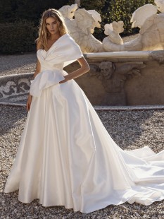 Abito da sposa a trapezio in mikado con scollo asimmetrico WASHINGTON
