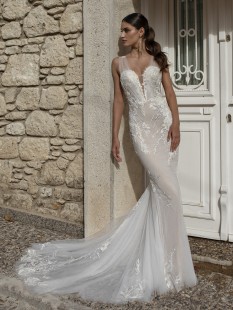 GOVANNA Embroidered V-Neck Mermaid Wedding Dress
