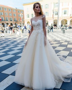 EDINBURG Wedding dress Sample Sale