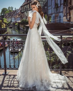 PETARE Wedding dress Sample Sale