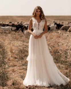 LADOGA V-Neck Lace Tulle A-Line Wedding Dress