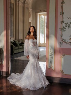 UNDINA Detachable Voluminous Sleeves Bustier Neckline Lace Mermaid Wedding Dress