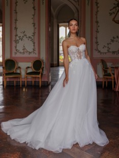 UNNA Laceful and Voluminous Sleeveless Wedding Dress with Bustier Neckline in A-Silhouette