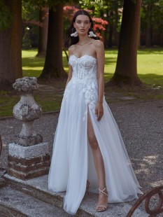 INNES Sleeveless Bustier Neckline Lace A-Line Wedding Dress