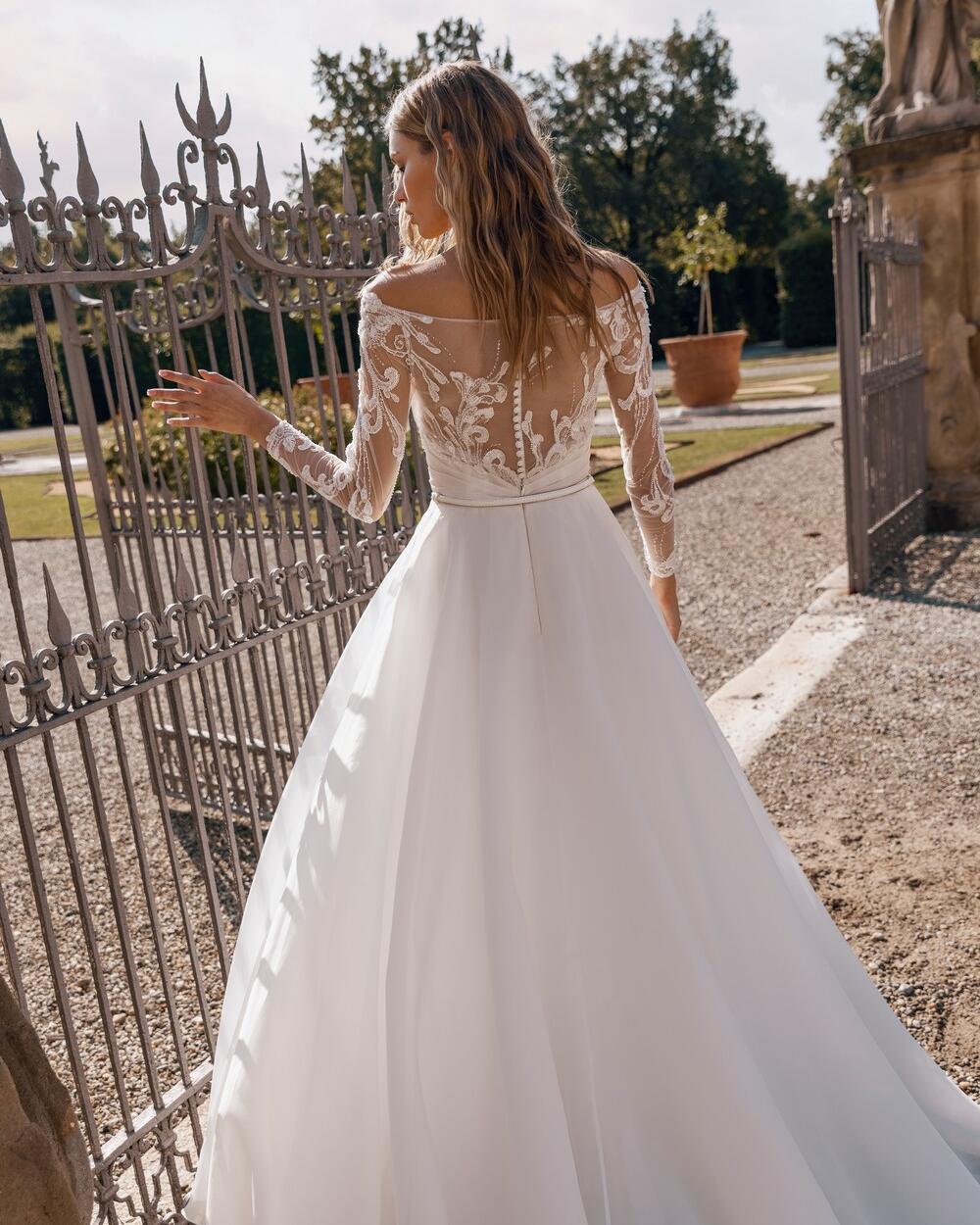 green emerald velvet dress Amazon.com: Floral Wedding Dresses for Women Boho Embroidered Maxi Wedding  Dress V-Neck Long Sleeve Chiffon Bridal Gown Ivory One Size : Clothing,  Shoes & Jewelry